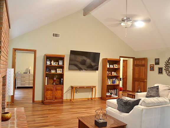 4th image of 113 S Beaver Run Dr