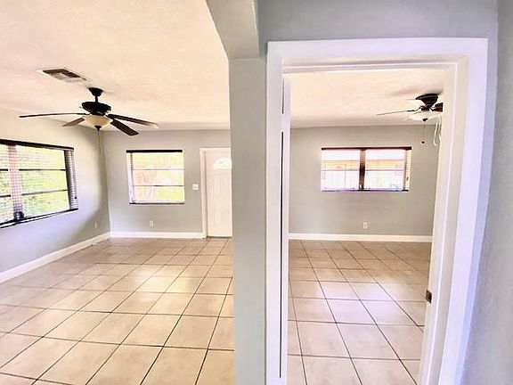 4th image of 2641 SW 13th Ave #2