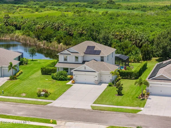 8306 Laguna Cir, Micco, FL 32976