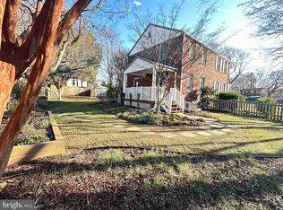 2621 Farmington Dr, Alexandria, VA 22303