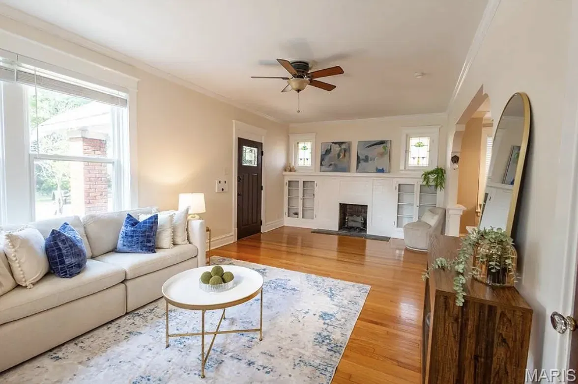 2 bed, 1052 sqft, $1,425 — Photo 3