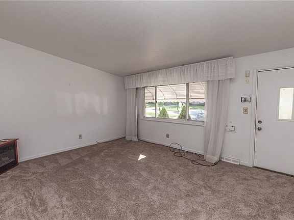 2nd image of 13852 Heatherwood Dr