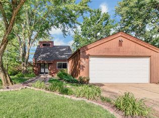 983 Imperial Point, Manchester, MO 63021