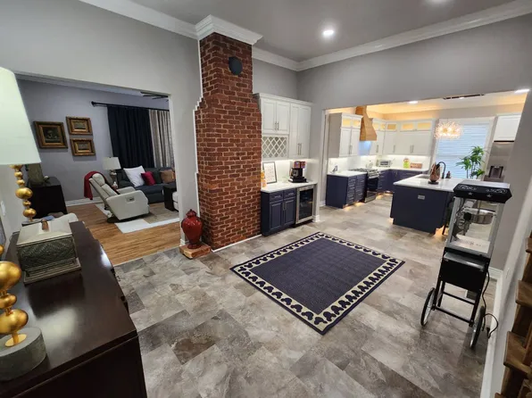 612 N 2nd St, Ozark, AR 72949