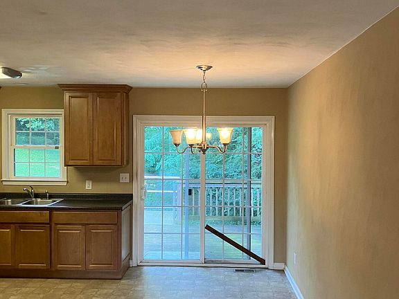 5th image of 607 10th St NW