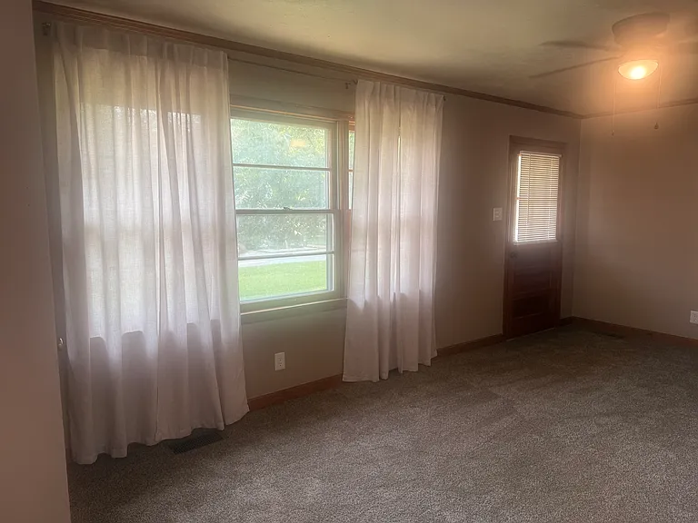 2505 Mullins Ave — Photo 6