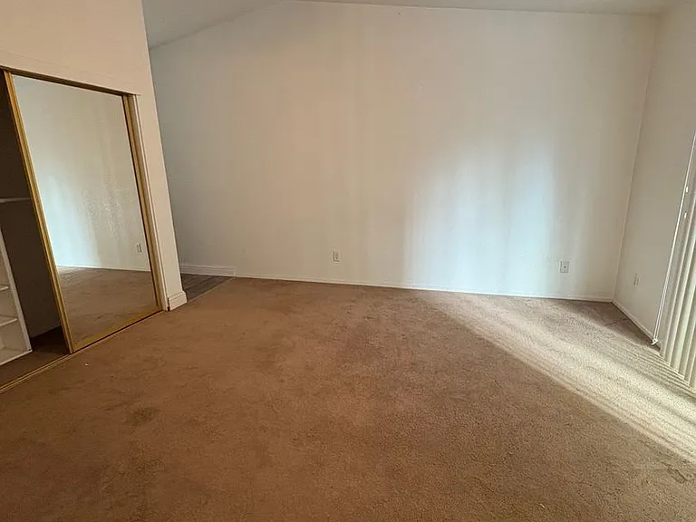 628 Saratoga Ct — Photo 15