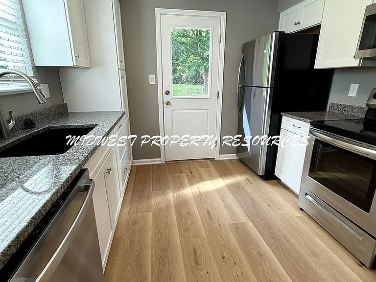 203 NW Market Pl #B — Photo 5