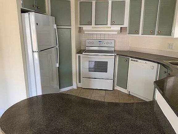 2nd image of 526 W Sunny Brook Cir #140