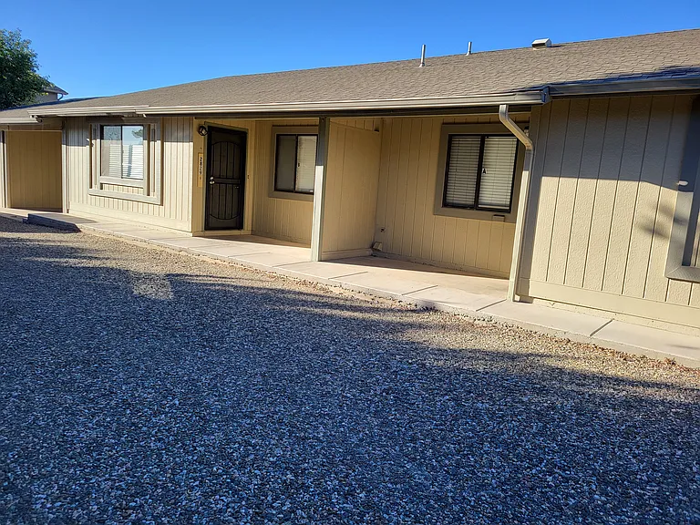 2829 N Superstition Ln #B — Photo 2