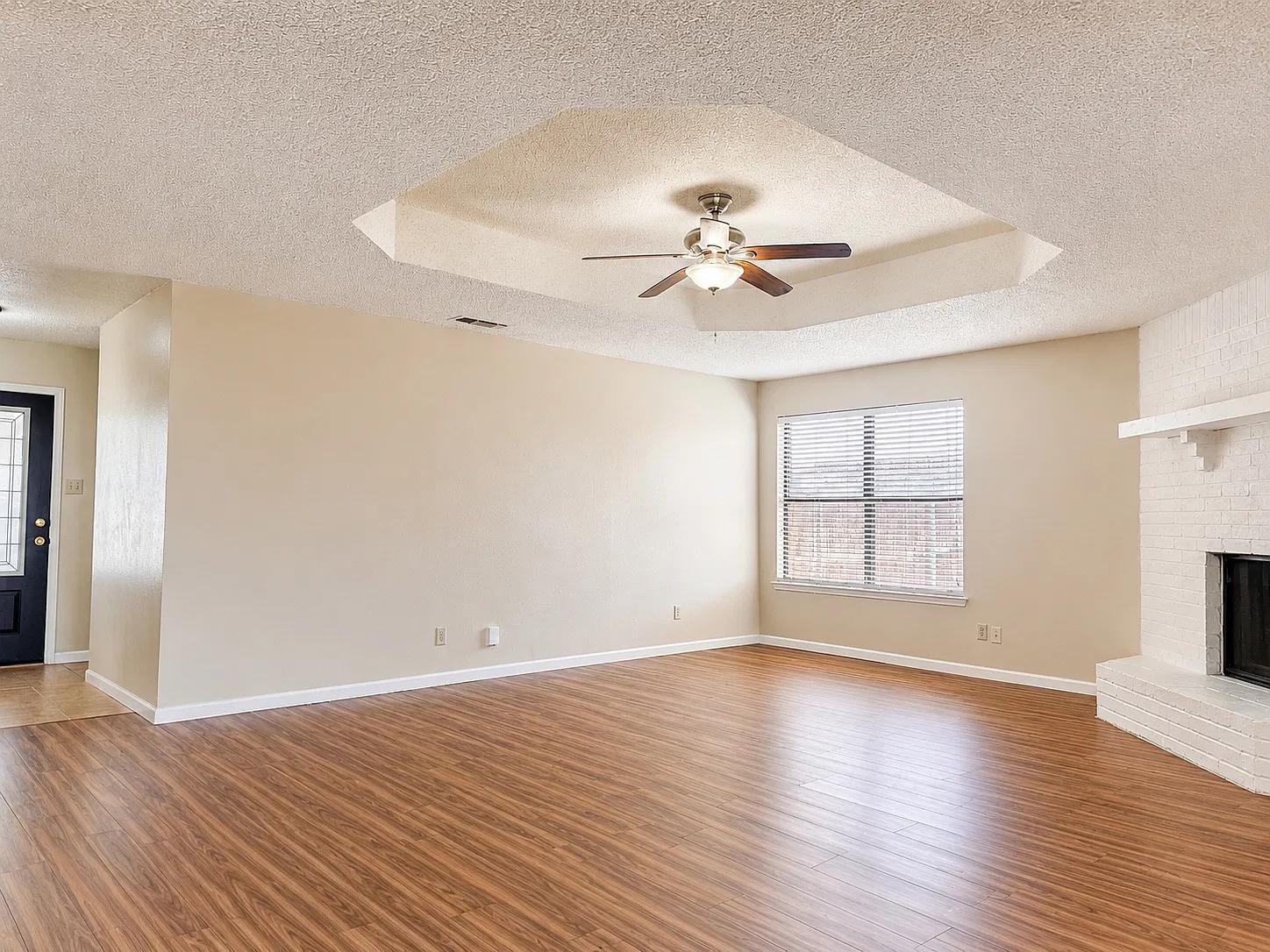 3 bed, 1375 sqft, $2,050 — Photo 3
