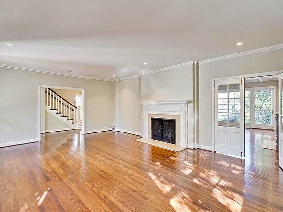 5th image of 545 Chaucer St