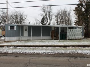 835 W 6th St #903, Kewanee, IL 61443