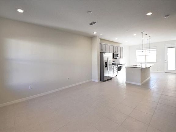 4th image of 5042 Walker St
