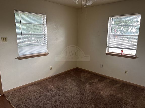 5th image of 110 E Avenue F Unit B