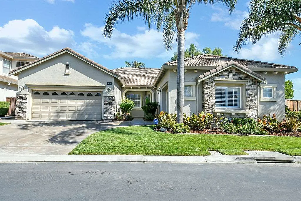 2106 Bridgeport Loop photo 1