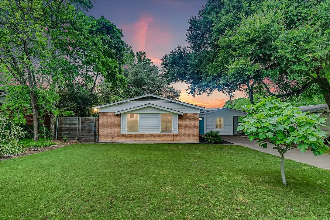 3 bed, 1.0 bath, 1376 sqft, $2,450 — Photo 1