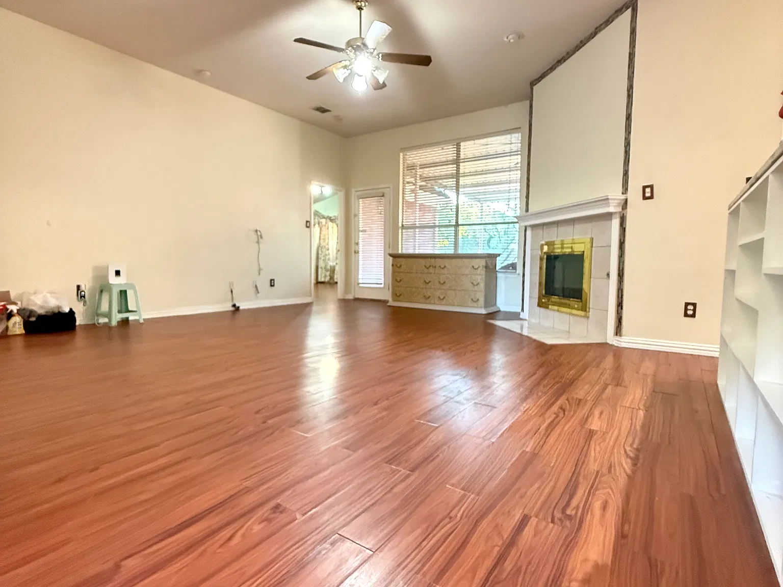 3 bed, 1903 sqft, $2,350 — Photo 2