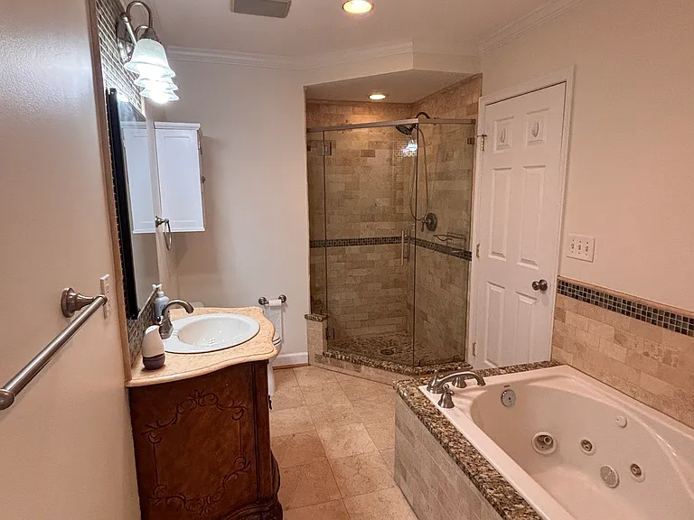 119 N Bradford St — Photo 10