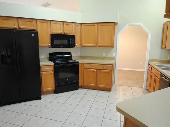 3rd image of 2328 Sweetwater Blvd