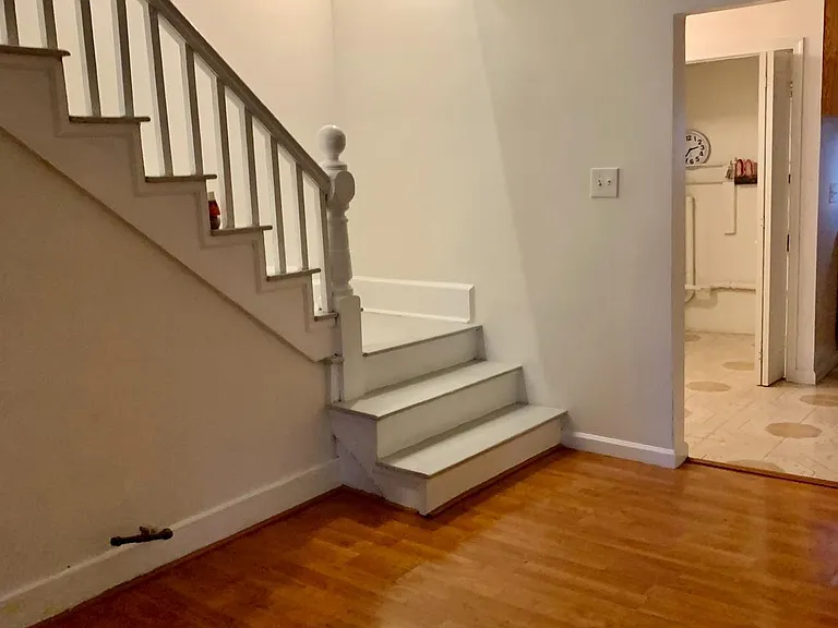 221 Baker St — Photo 5