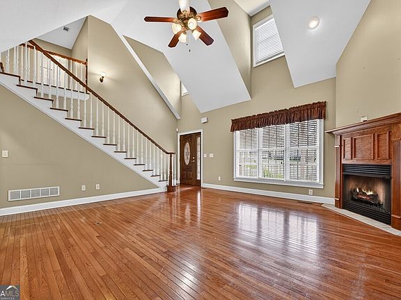 4th image of 220 Oakridge Ln