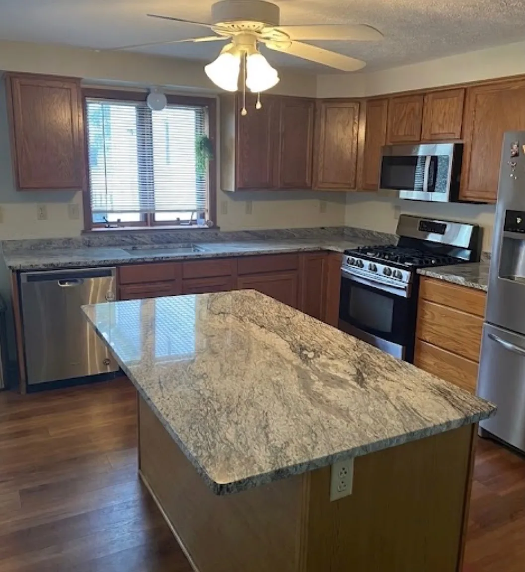 3 bed, 1.5 bath, 1150 sqft, $2,400 — Photo 3