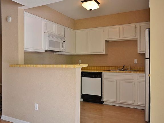 5th image of 960 Marina Dr #40E