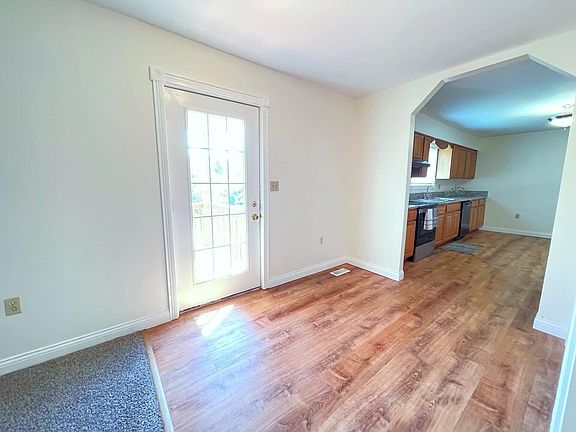 3rd image of 138 Southridge Dr
