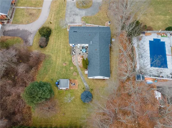 27 Nichols Ln, Westerly, RI 02891