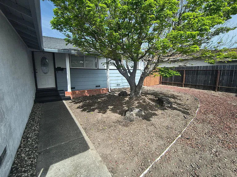 2275 Cypress Ave — Photo 7