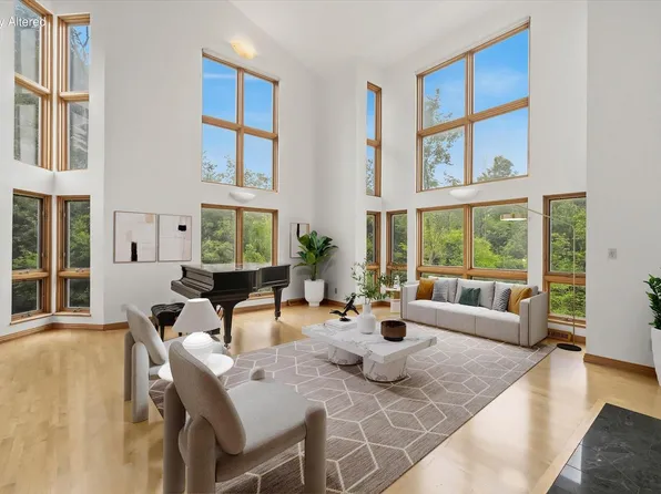3411 W River DRIVE, Mequon, WI 53097