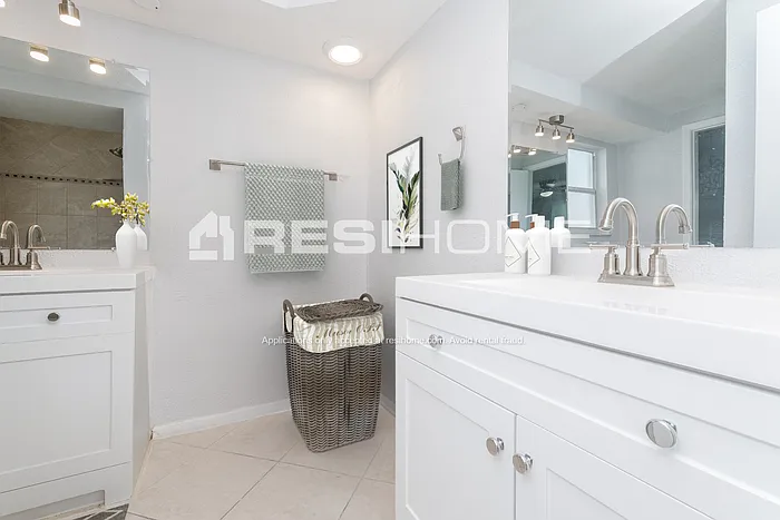 10210 Old Orchard Ln — Photo 12