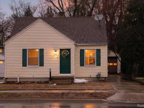 1511 Leonard St NE, Grand Rapids, MI 49505