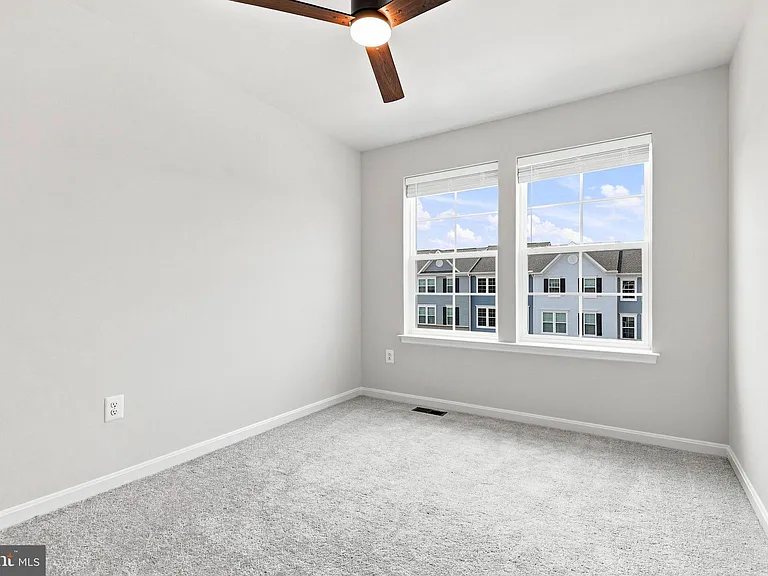 417 Seeback Dr — Photo 56