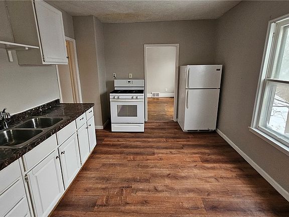 4th image of 3904 W 37th St