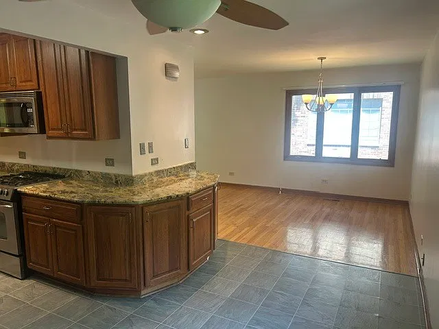 3 bed, 1.5 bath, 1726 sqft, $3,100 — Photo 4