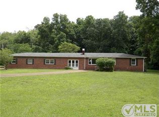 3324 Church St, Burns, TN 37029