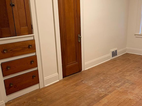 4th image of 360 E 161st St