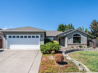 921 Mendolia Way, Central Pt, OR 97502