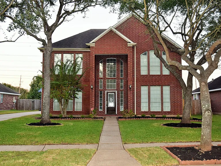 731 Annies Way — Photo 1