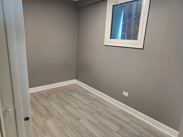 1262 S Fairfield Ave #BASEMENT — Photo 4