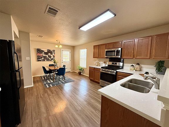 4th image of 228 Black Forest Rd