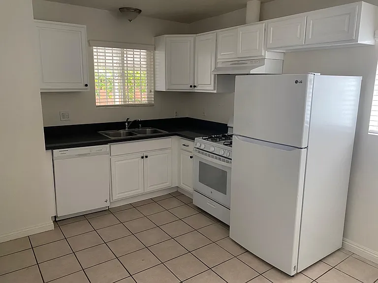 228 N Benton Way — Photo 3