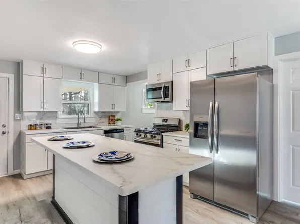 804 Lively St, Bowie, TX 76230