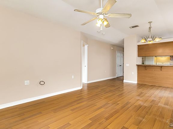2nd image of 1405 Dunhurst Dr