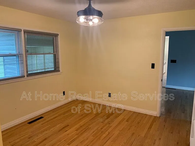 2322 E Langston St — Photo 17