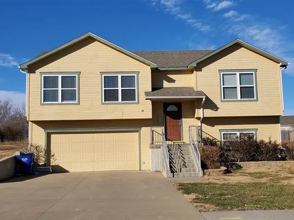 1906 Ehlers Ct, Junction City, KS 66441