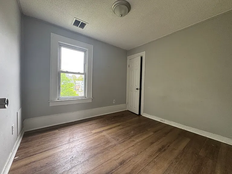 354 Blatchley Ave #B2 — Photo 11