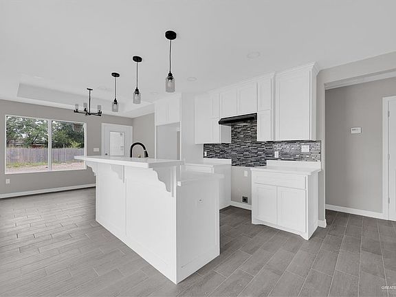 5th image of 607 Tower Oak Dr